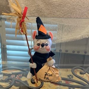 Anna Lee 7 inch witch mouse with broom